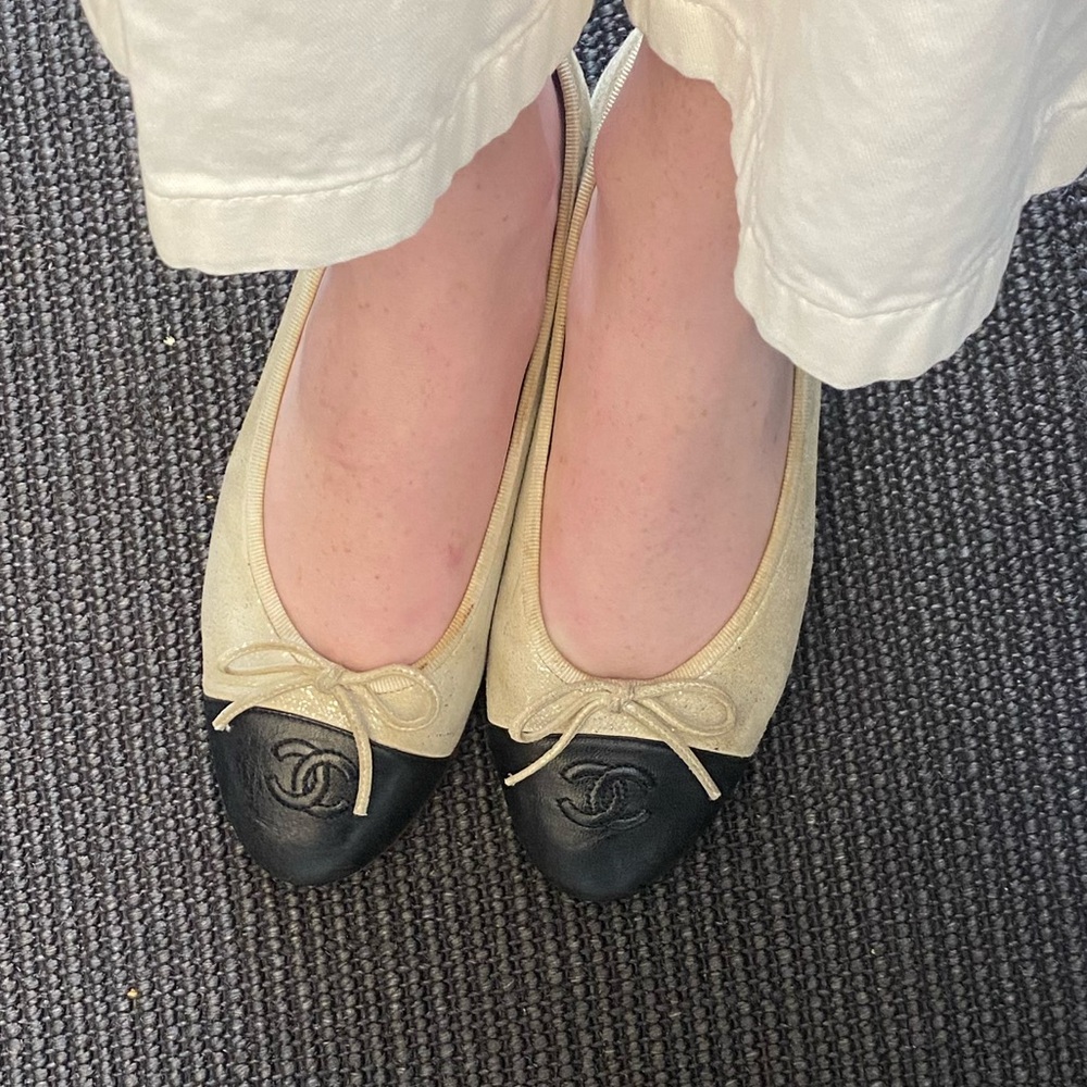 Two tone chanel flats